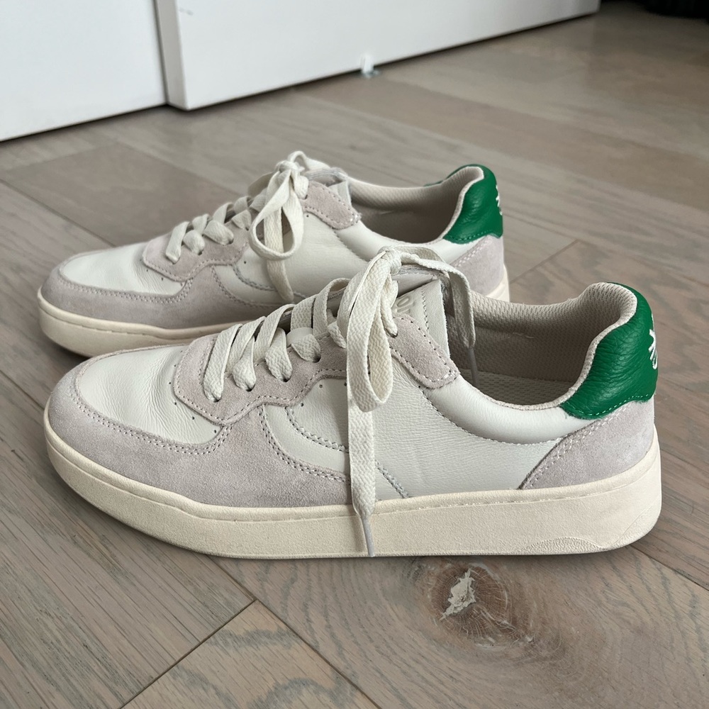 Soludos women’s white sneaker size 8.5